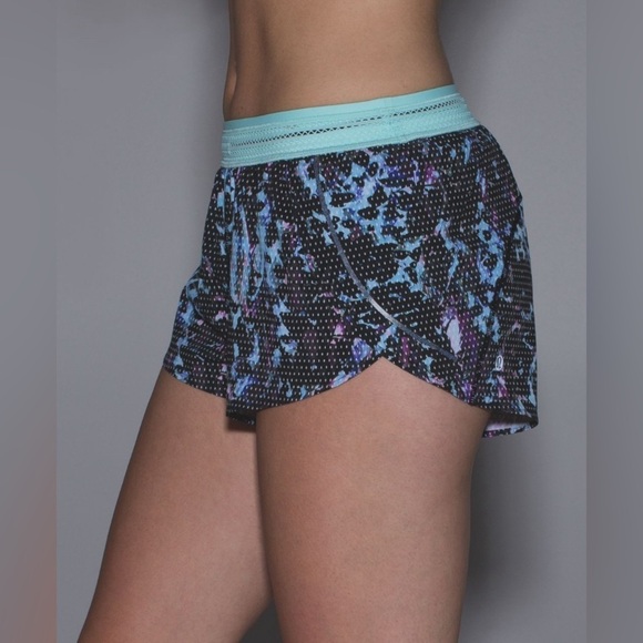Lululemon Split Second Shorts in Floral Sport Tranquil Blue Multi - Picture 6 of 10